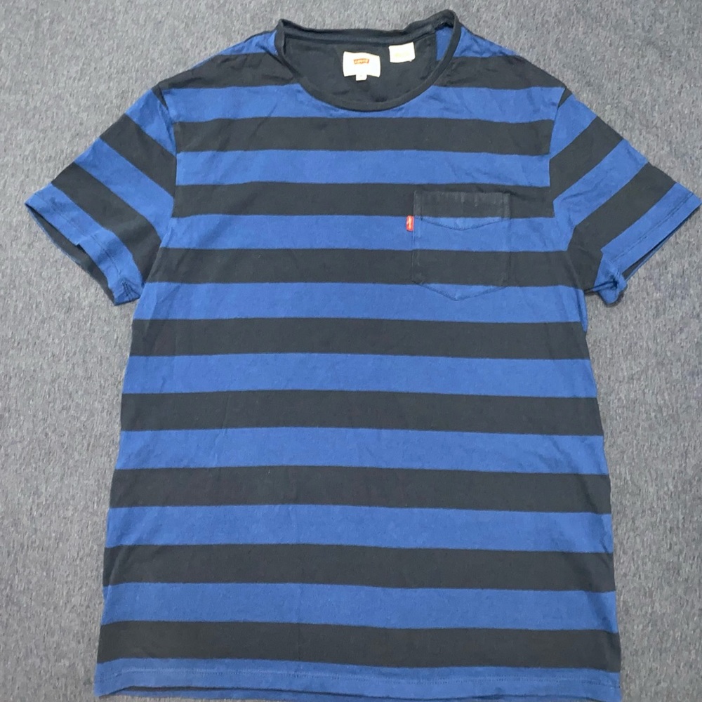 Levi’s stripped t shirt